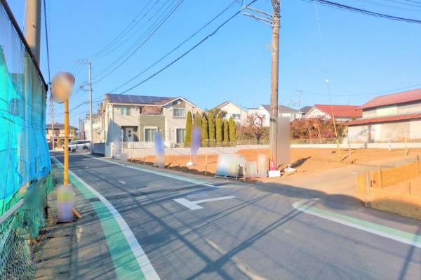 東村山市秋津町3丁目　新築一戸建て 前面道路含む現地写真