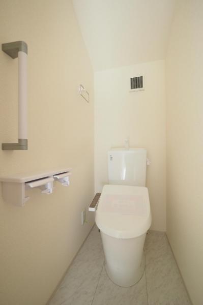 清瀬市中里2丁目　新築一戸建て トイレ