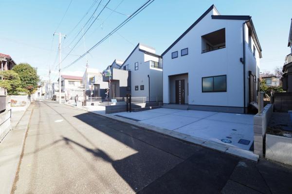 清瀬市中里2丁目　新築一戸建て 前面道路含む現地写真