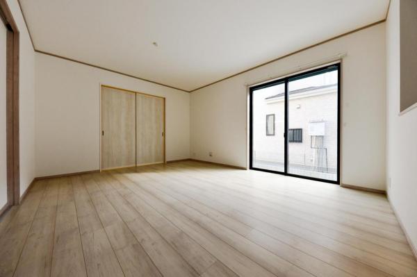 新座市栄3丁目　新築一戸建て リビングダイニング