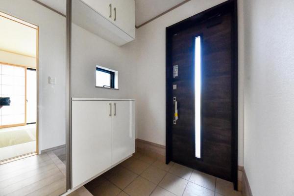 新座市栄3丁目　新築一戸建て 玄関