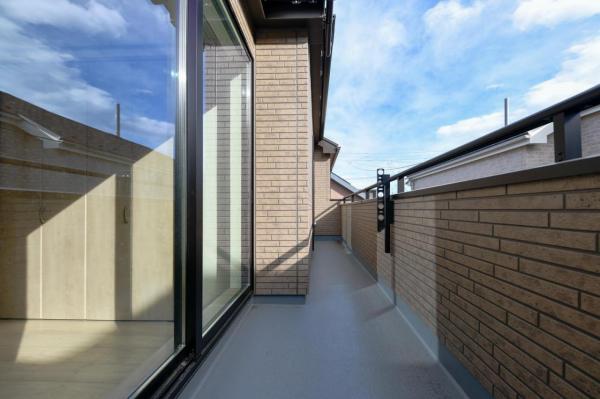 新座市栄3丁目　新築一戸建て バルコニー