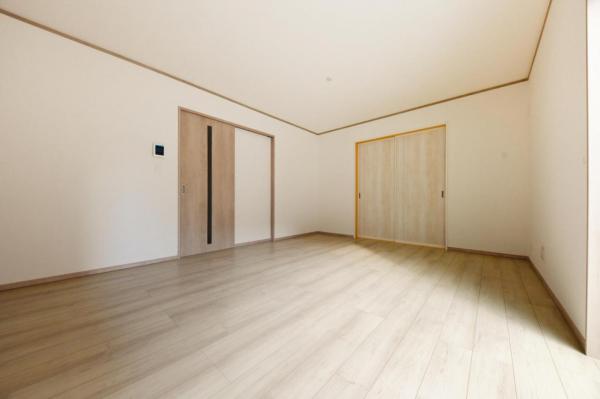 新座市栄3丁目　新築一戸建て リビングダイニング