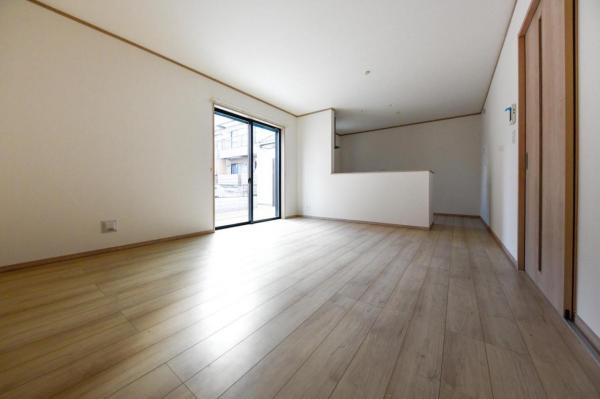 新座市栄3丁目　新築一戸建て リビング