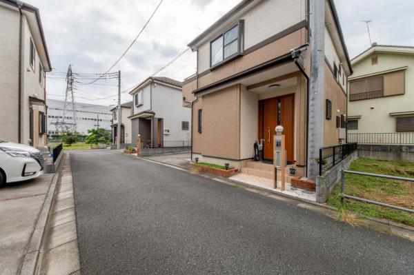 【住協のお預かり物件】飯能市双柳　中古戸建 前面道路含む現地写真