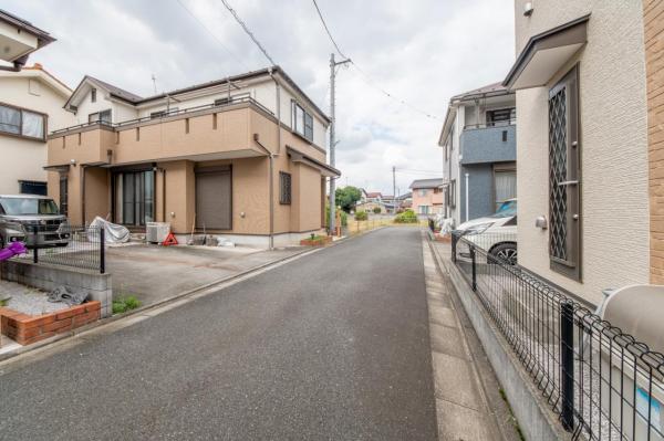 【住協のお預かり物件】飯能市双柳　中古戸建 前面道路含む現地写真