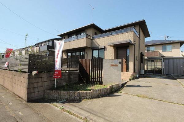 【住協のお預かり物件】滑川町月の輪　中古一戸建て 前面道路含む現地写真