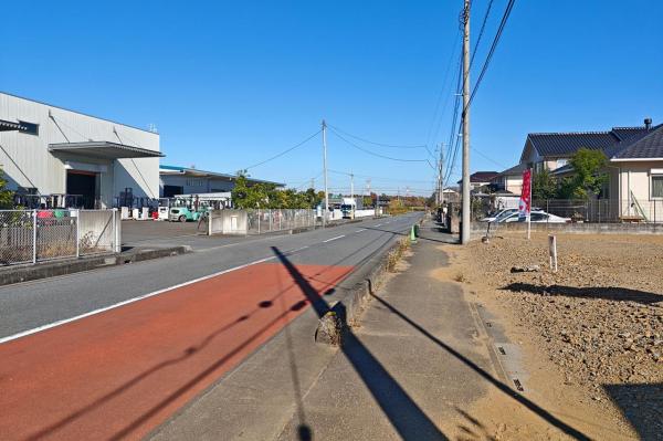 【売主物件／価格大幅改定！】広さが価値になる、土地656.5ｍ2｜建築条件無し 前面道路含む現地写真