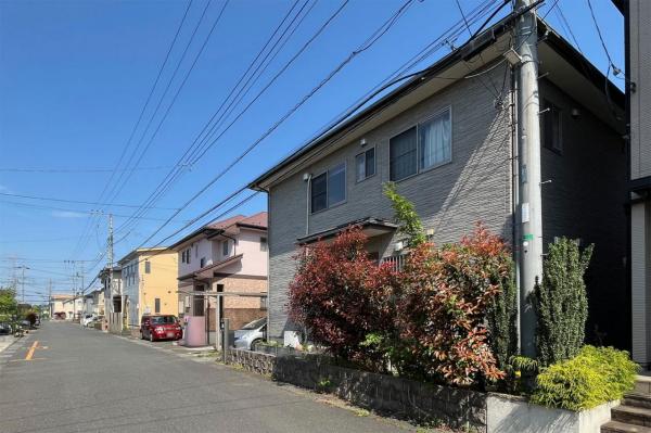 【住協若葉支店お預かり物件】鶴ヶ島市新町　中古一戸建て 前面道路含む現地写真