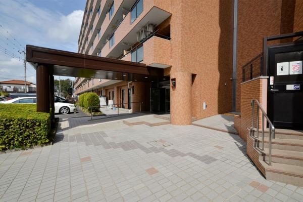 ライオンズガーデン若葉 エントランス（外）