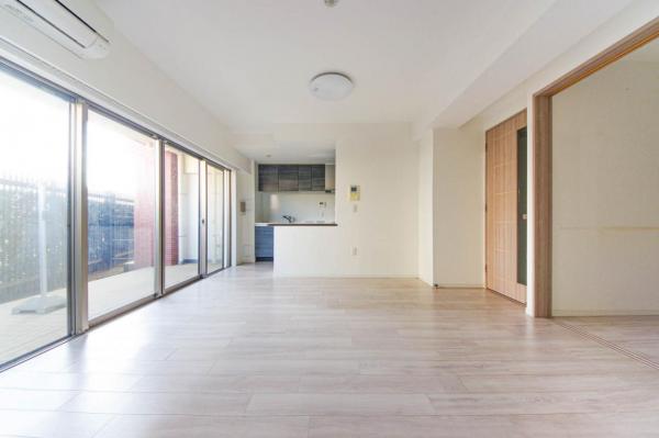 【駅徒歩4分・ペット可】ユアコート狭山ヶ丘コンフィア　1階 リビング