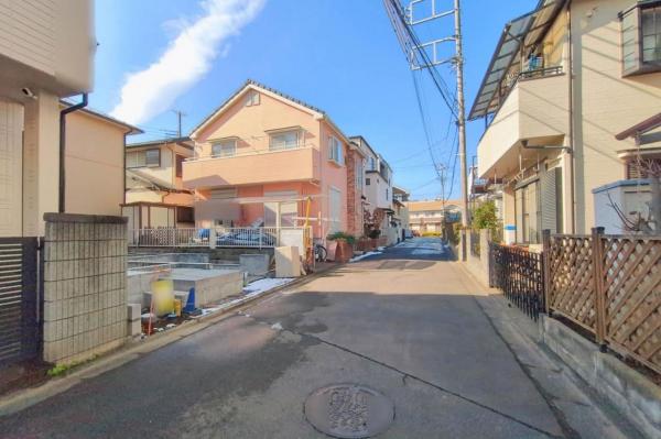 富士見市鶴馬　新築一戸建て 前面道路含む現地写真