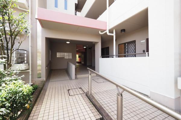 シャレール新座　3階 エントランス（外）