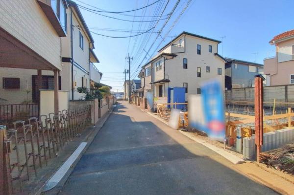 ふじみ野市亀久保　新築一戸建て 前面道路含む現地写真