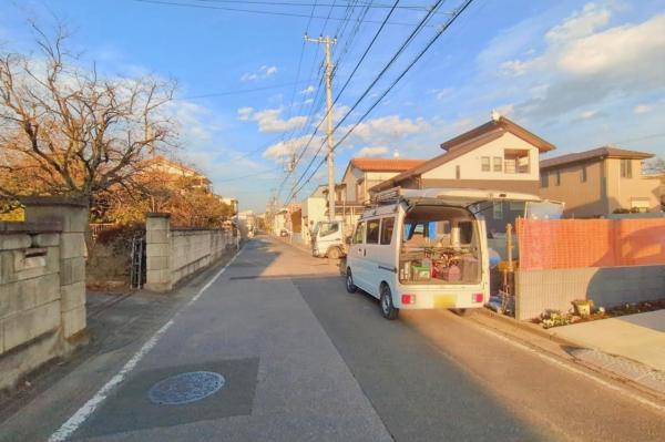 坂戸市千代田4丁目　新築一戸建て 前面道路含む現地写真