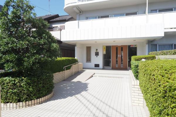 朝霞台ハウス　1階 エントランス（外）