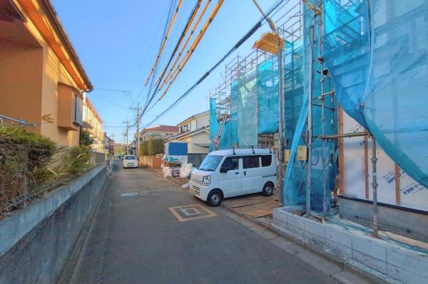 東久留米市浅間町3丁目　新築一戸建て 前面道路含む現地写真