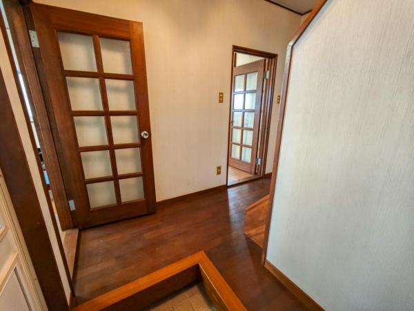 【住協のお預かり物件】鶴ヶ島市下新田　中古戸建 玄関