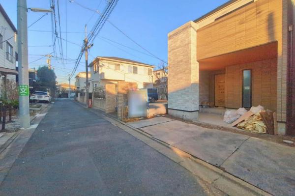 練馬区桜台2丁目　新築一戸建て 前面道路含む現地写真