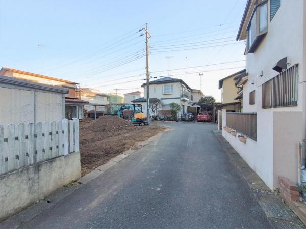 狭山市大字水野　新築一戸建て 前面道路含む現地写真