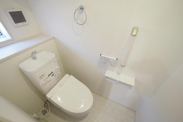 西東京市芝久保町4丁目　新築一戸建て トイレ