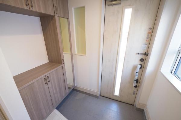 西東京市芝久保町4丁目　新築一戸建て 玄関