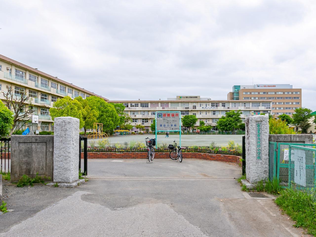 富士見市立諏訪小学校