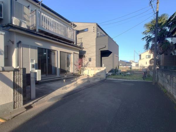 所沢市上安松　中古一戸建て 前面道路含む現地写真