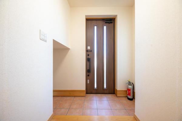 飯能市岩沢　中古戸建 玄関