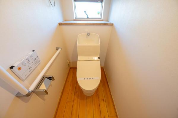 飯能市岩沢　中古戸建 トイレ