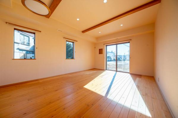 飯能市岩沢　中古戸建 リビングダイニング