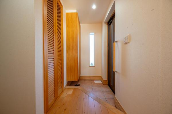 飯能市岩沢　中古戸建 玄関