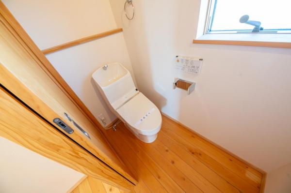 飯能市岩沢　中古戸建 トイレ