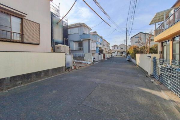 小金井市貫井南町5丁目　新築一戸建て 前面道路含む現地写真