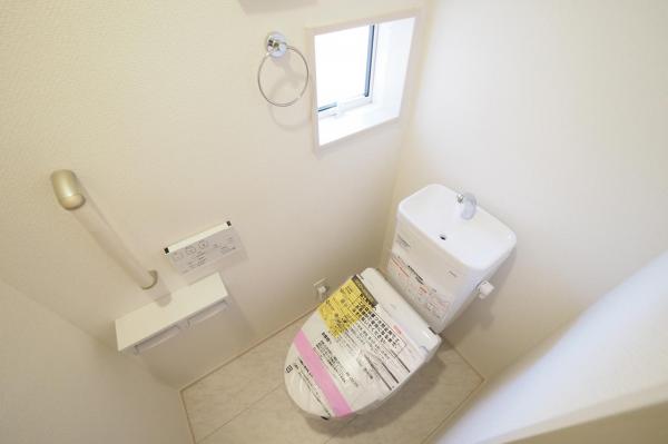 西東京市保谷町5丁目　新築一戸建て トイレ