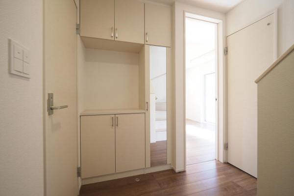 西東京市保谷町5丁目　新築一戸建て 玄関
