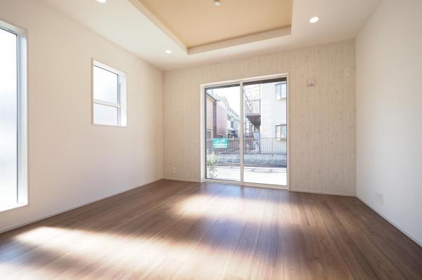 西東京市保谷町5丁目　新築一戸建て リビングダイニング