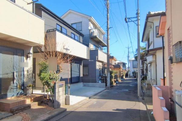 富士見市勝瀬　新築一戸建て 前面道路含む現地写真