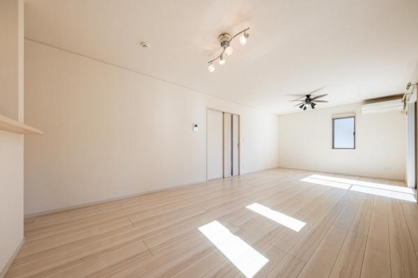 【売主物件】日高市上鹿山　中古戸建 リビングダイニング