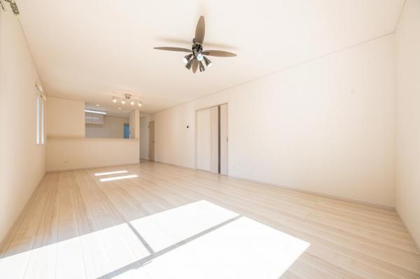 【売主物件】日高市上鹿山　中古戸建 リビングダイニング