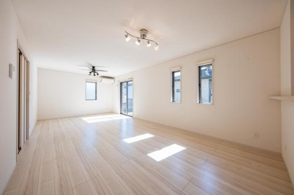 【売主物件】日高市上鹿山　中古戸建 リビングダイニング