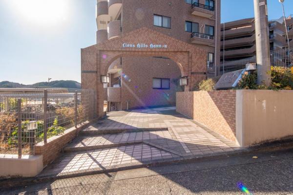 【住協のお預かり物件】ライオンズヒルズ飯能 エントランス（外）