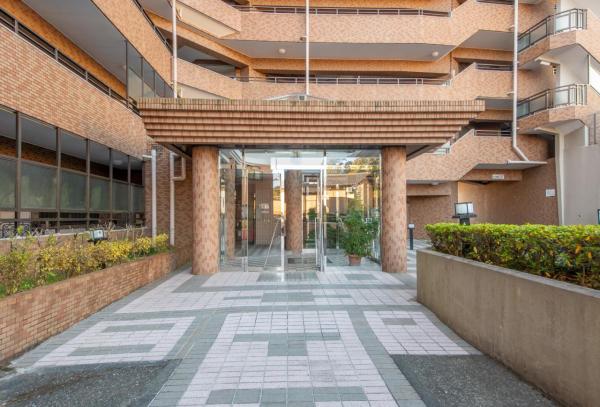 【住協のお預かり物件】ライオンズヒルズ飯能 エントランス（外）