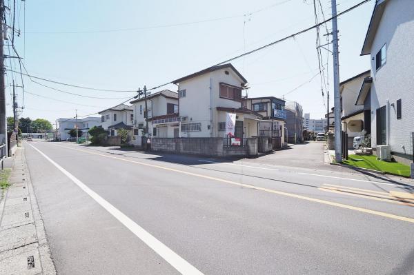 【住協のお預かり物件】鶴ヶ島市大字下新田　土地 前面道路含む現地写真