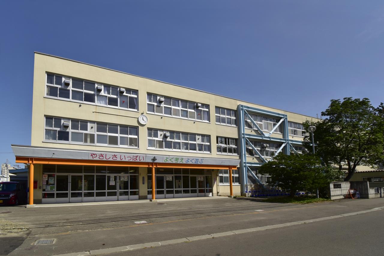 札幌市立八軒小学校