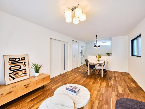 ローズプレイス交野郡津Ⅲ リビングダイニング