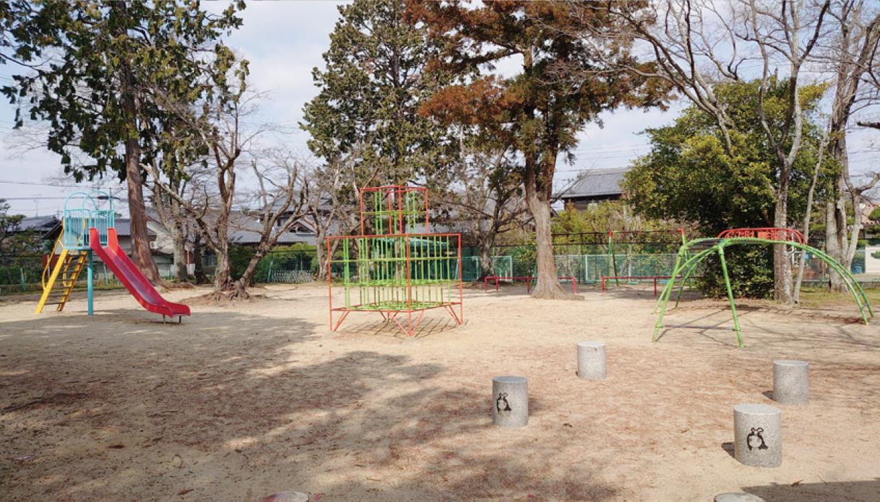 郡津神社ちびっこ広場