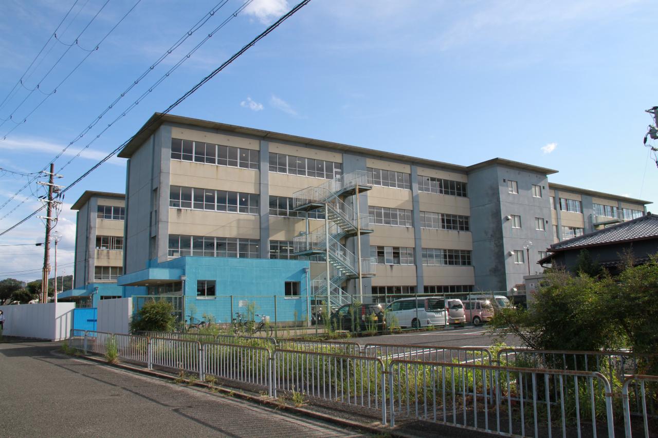 交野市立第四中学校