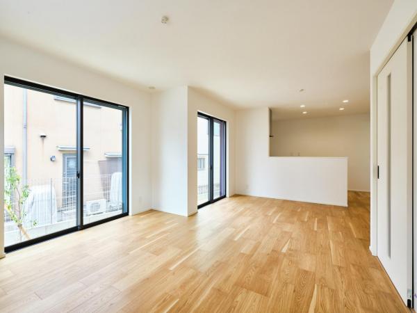 ローズプレイス京都藤森 リビングダイニング