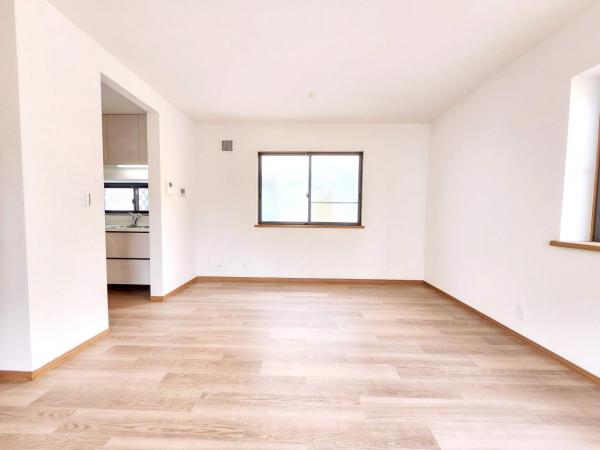 中央区鈴谷5丁目　中古戸建 リビングダイニング